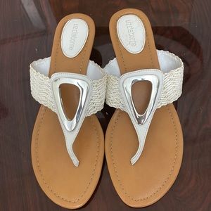 LIZ CLAIBORNE Thong Flip Flop Wedge Sandals — 8 US (white)